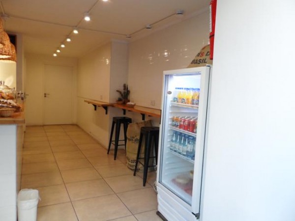 BARRIO NORTE, local a la calle. 72 mt2. M. T. de Alvear y Uriburu