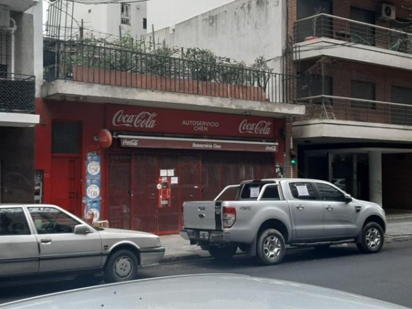 Local Comercial a la calle. Excelente ubicacion a 1 cuadra del Boulevard Charcas. 253mt2