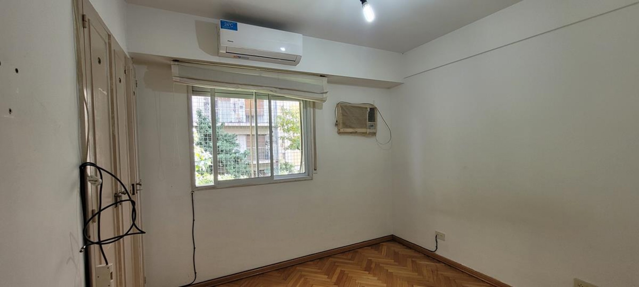 BELGRANO, 3 Ambientes por escalera, con balcon al frente, muy luminoso. Impecable