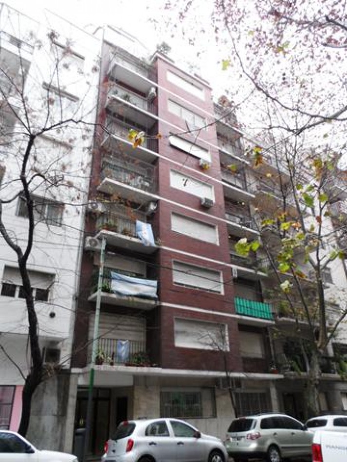 Palermo, 4 Ambientes al frente con balcon y dependencia. Excelente ubicacion, muy luminoso. IMPECABLE, SIN MUEBLES