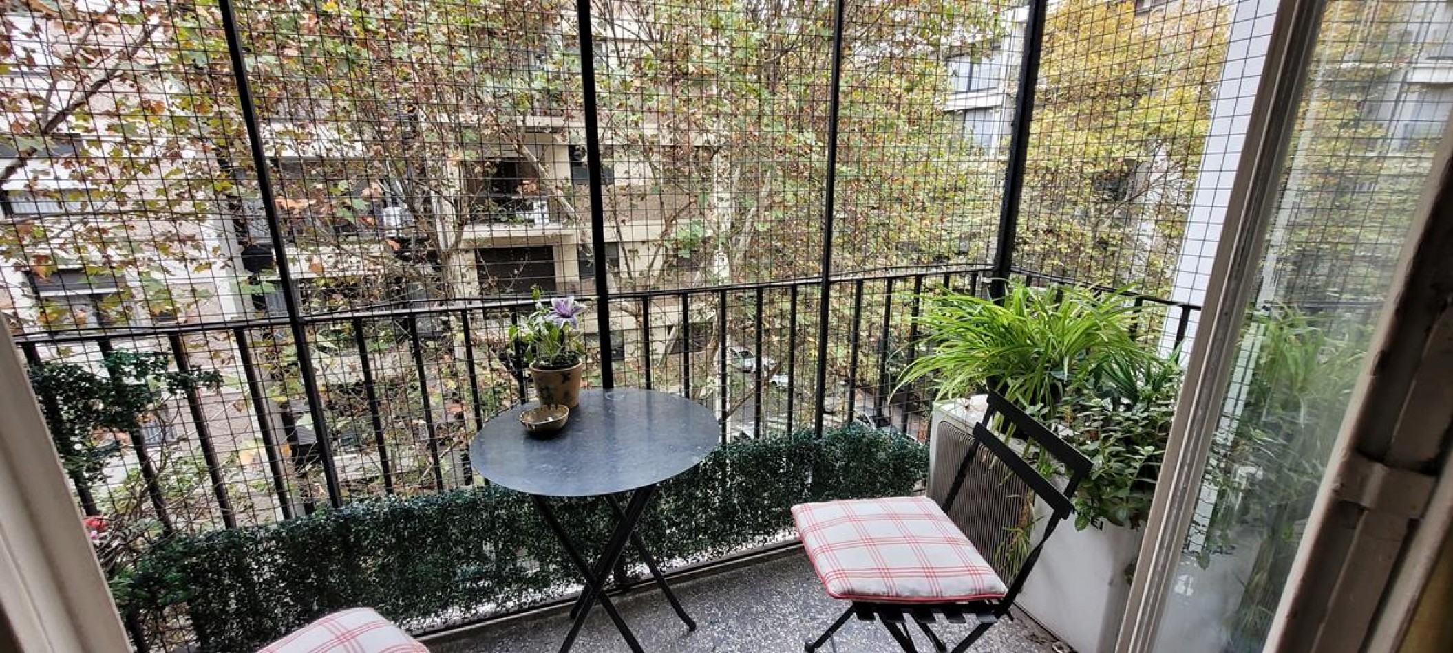 Palermo, 4 Ambientes al frente con balcon y dependencia. Excelente ubicacion, muy luminoso. IMPECABLE, SIN MUEBLES