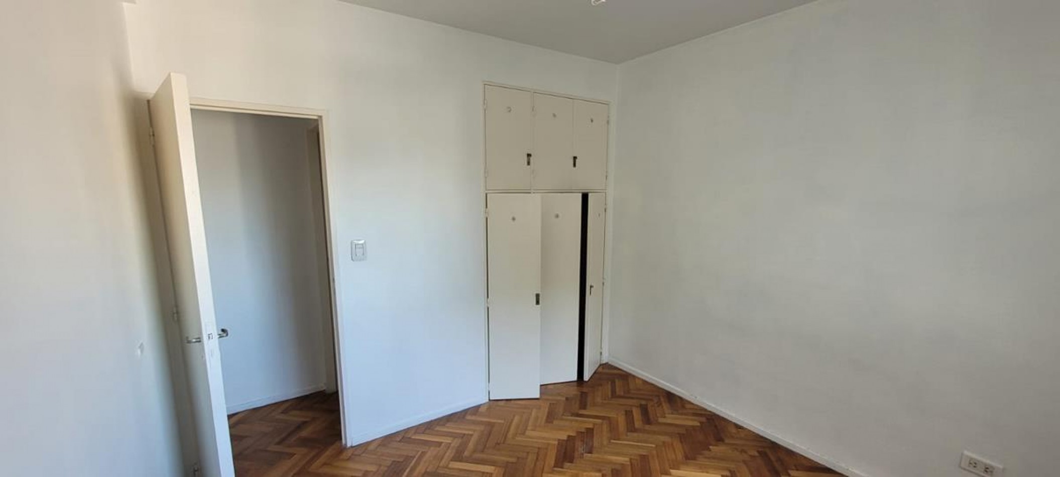 Caballito, 2 Ambientes lateral sobre Av. Rivadavia y zona Av. La Plata. IMPECABLE