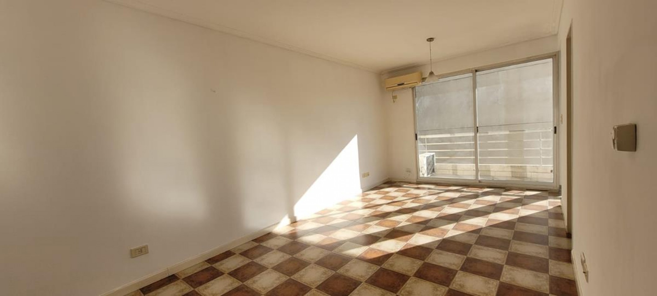 Palermo, 2 Ambientes contrafrente, balcon corrido. Muy buena ubicacion, zona Universidad Palermo y UTN. Excelente. 