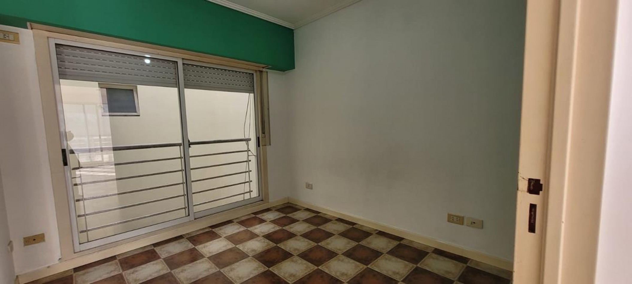 Palermo, 2 Ambientes contrafrente, balcon corrido. Muy buena ubicacion, zona Universidad Palermo y UTN. Excelente. 