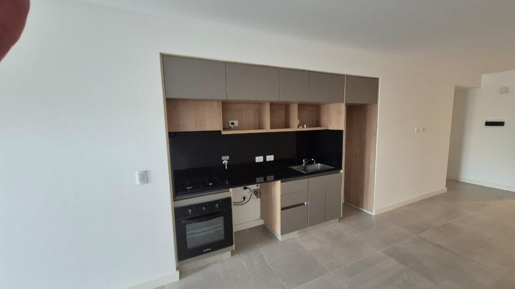 Villa Urquiza, 1 Ambiente a estrenar, frente con balcon. Subte linea B, a mts Avenida Triunvirato