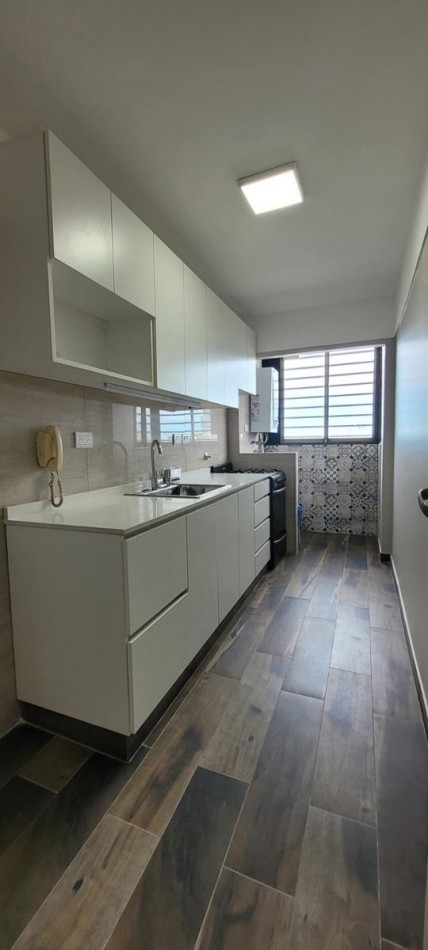 Palermo, 3 Ambientes. Espectacular dpto totalmente reciclado a nuevo, con cochera.  Frente. Muy luminoso. Balcon corrido. Excelente ubicacion. 