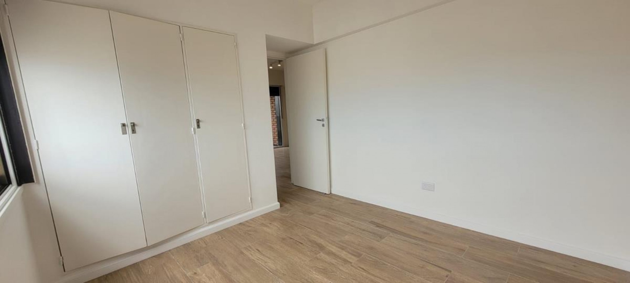 Palermo, 3 Ambientes. Espectacular dpto totalmente reciclado a nuevo, con cochera.  Frente. Muy luminoso. Balcon corrido. Excelente ubicacion. 