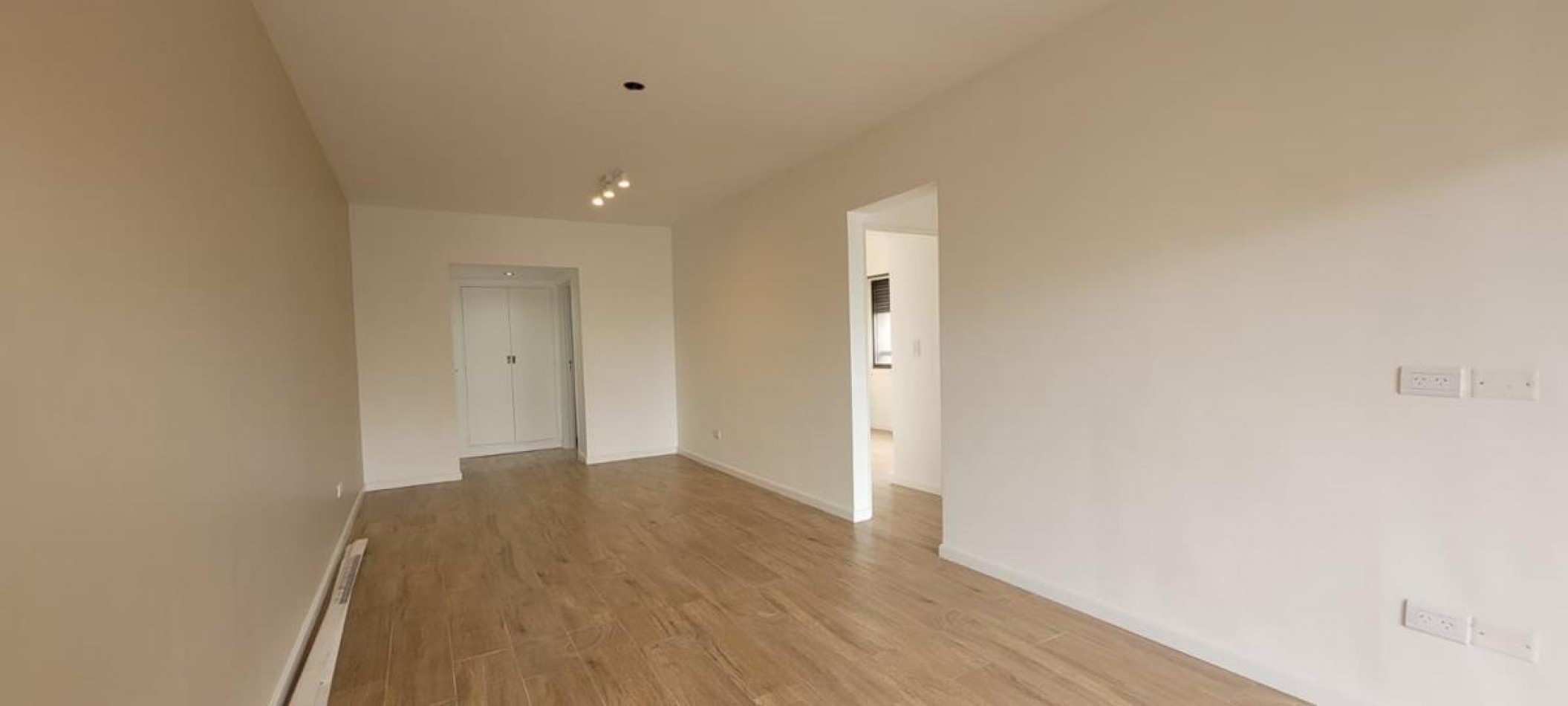 Palermo, 3 Ambientes. Espectacular dpto totalmente reciclado a nuevo, con cochera.  Frente. Muy luminoso. Balcon corrido. Excelente ubicacion. 