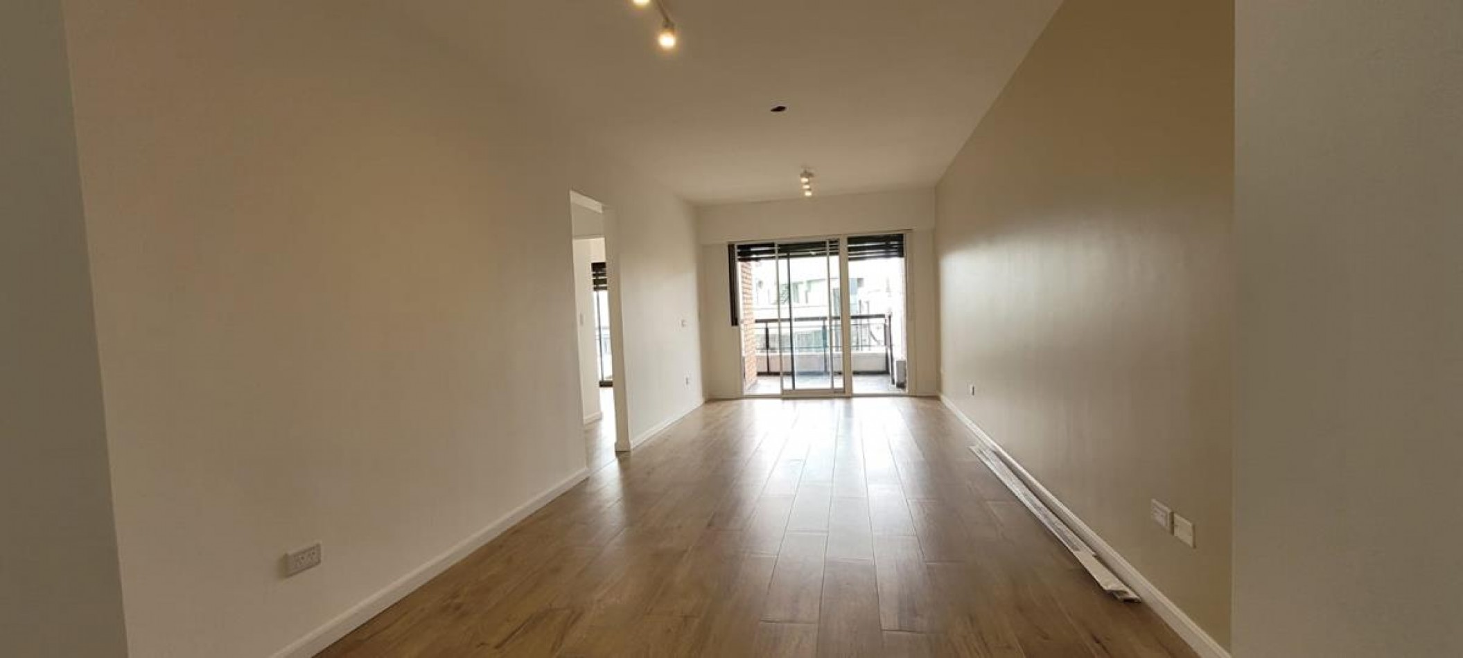 Palermo, 3 Ambientes. Espectacular dpto totalmente reciclado a nuevo, con cochera.  Frente. Muy luminoso. Balcon corrido. Excelente ubicacion. 