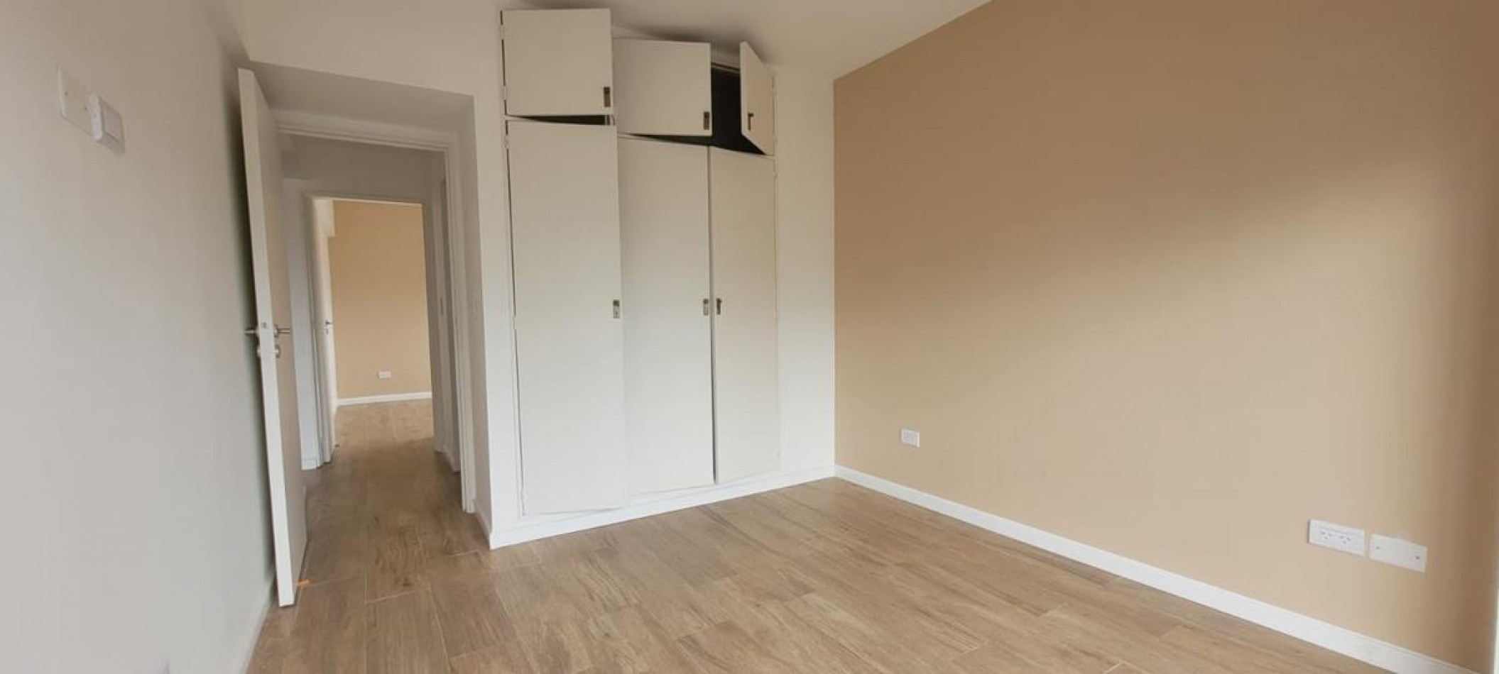 Palermo, 3 Ambientes. Espectacular dpto totalmente reciclado a nuevo, con cochera.  Frente. Muy luminoso. Balcon corrido. Excelente ubicacion. 