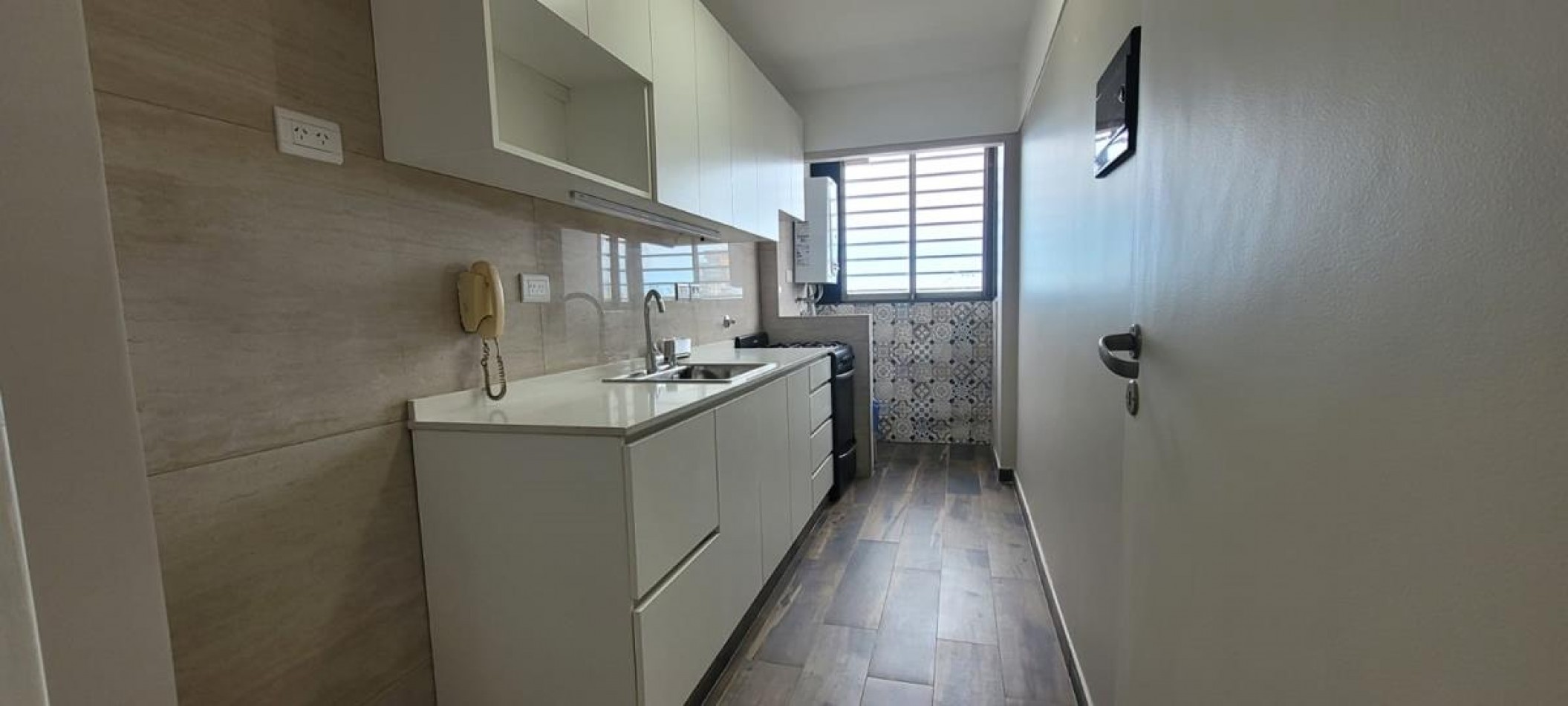 Palermo, 3 Ambientes. Espectacular dpto totalmente reciclado a nuevo, con cochera.  Frente. Muy luminoso. Balcon corrido. Excelente ubicacion. 