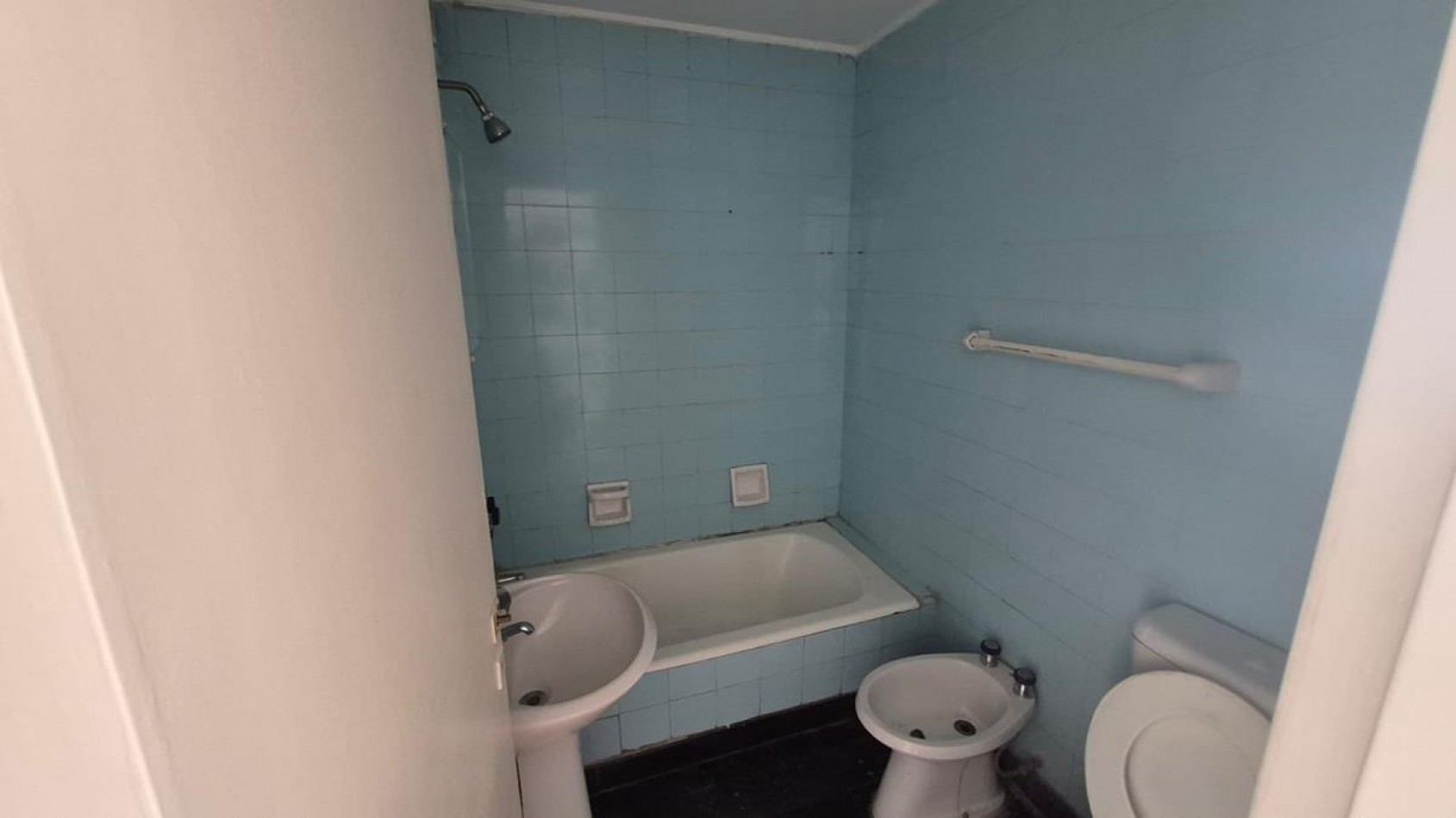 Once, 2 Ambientes, con cochera fija, contrafrente con balcon. MUY LUMINOSO. A mts. Av. Corrientes. Subte B - H