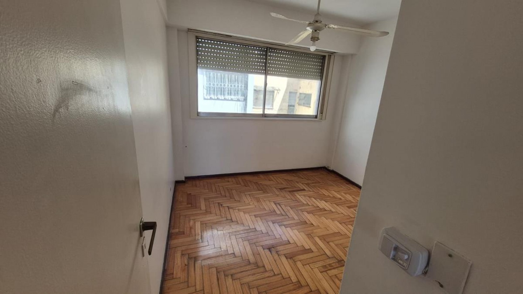 Once, 2 Ambientes, con cochera fija, contrafrente con balcon. MUY LUMINOSO. A mts. Av. Corrientes. Subte B - H