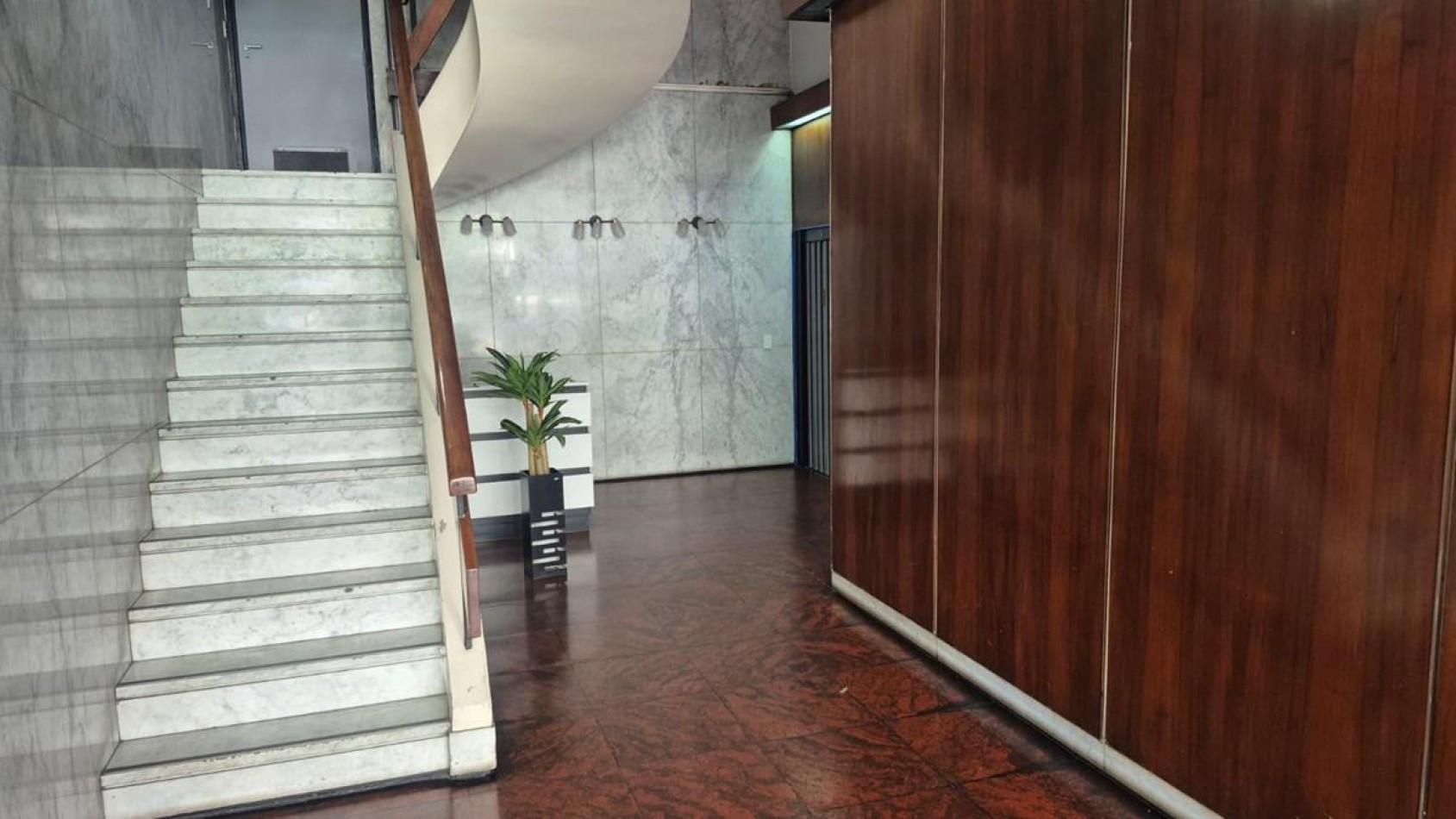 Once, 2 Ambientes, con cochera fija, contrafrente con balcon. MUY LUMINOSO. A mts. Av. Corrientes. Subte B - H