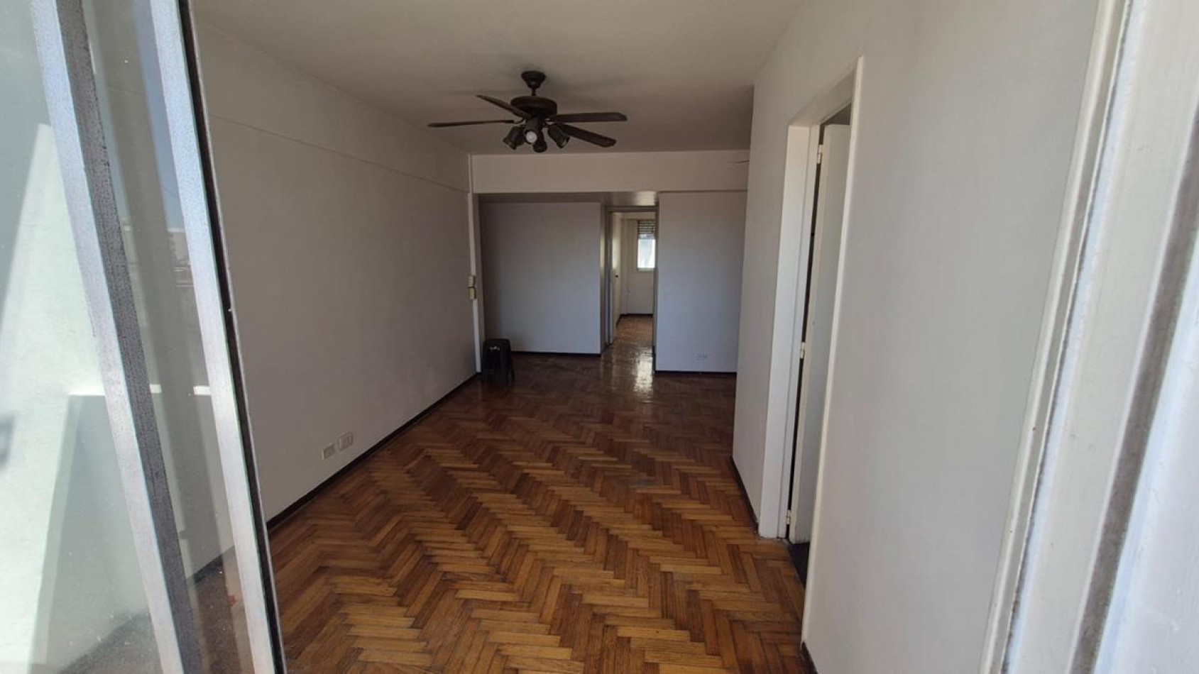 Once, 2 Ambientes, con cochera fija, contrafrente con balcon. MUY LUMINOSO. A mts. Av. Corrientes. Subte B - H