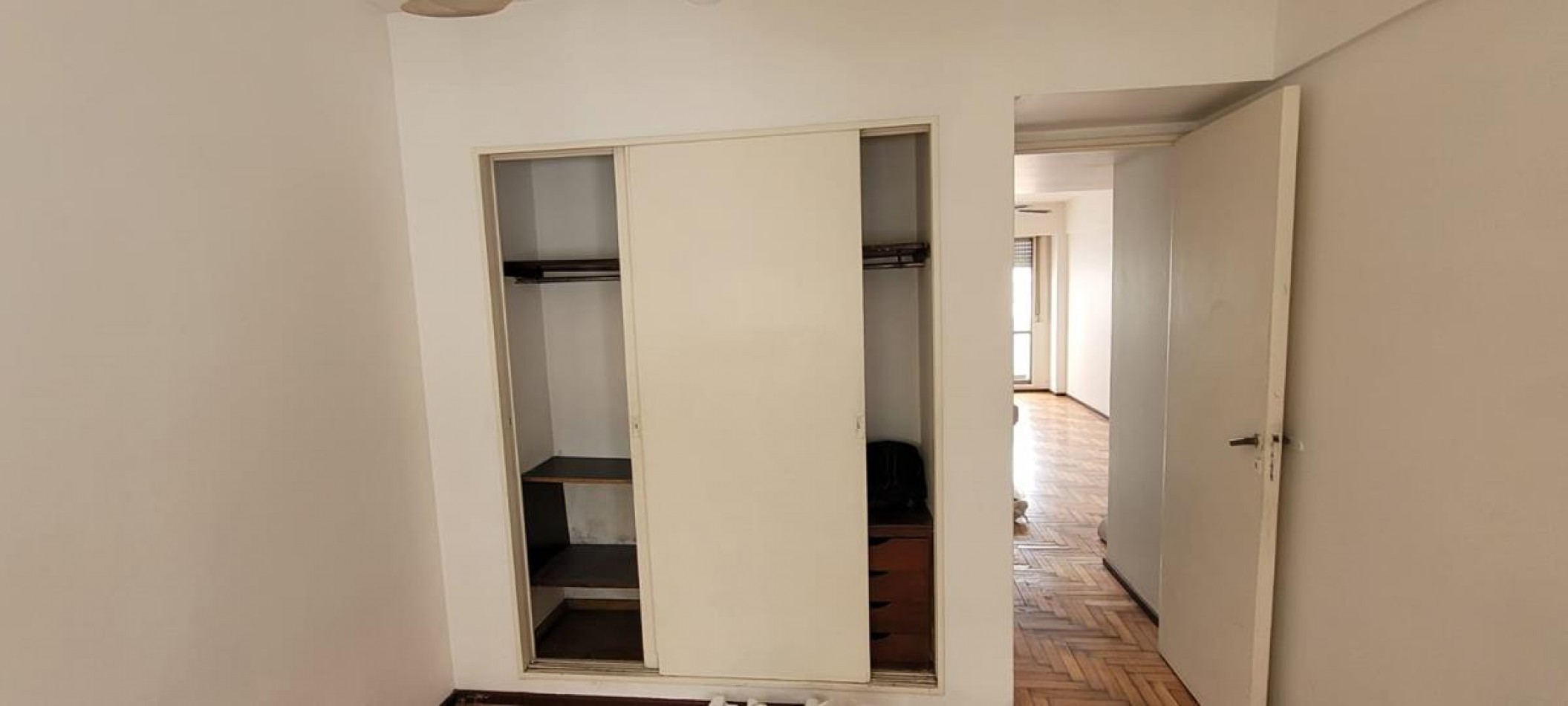 Once, 2 Ambientes, con cochera fija, contrafrente con balcon. MUY LUMINOSO. A mts. Av. Corrientes. Subte B - H