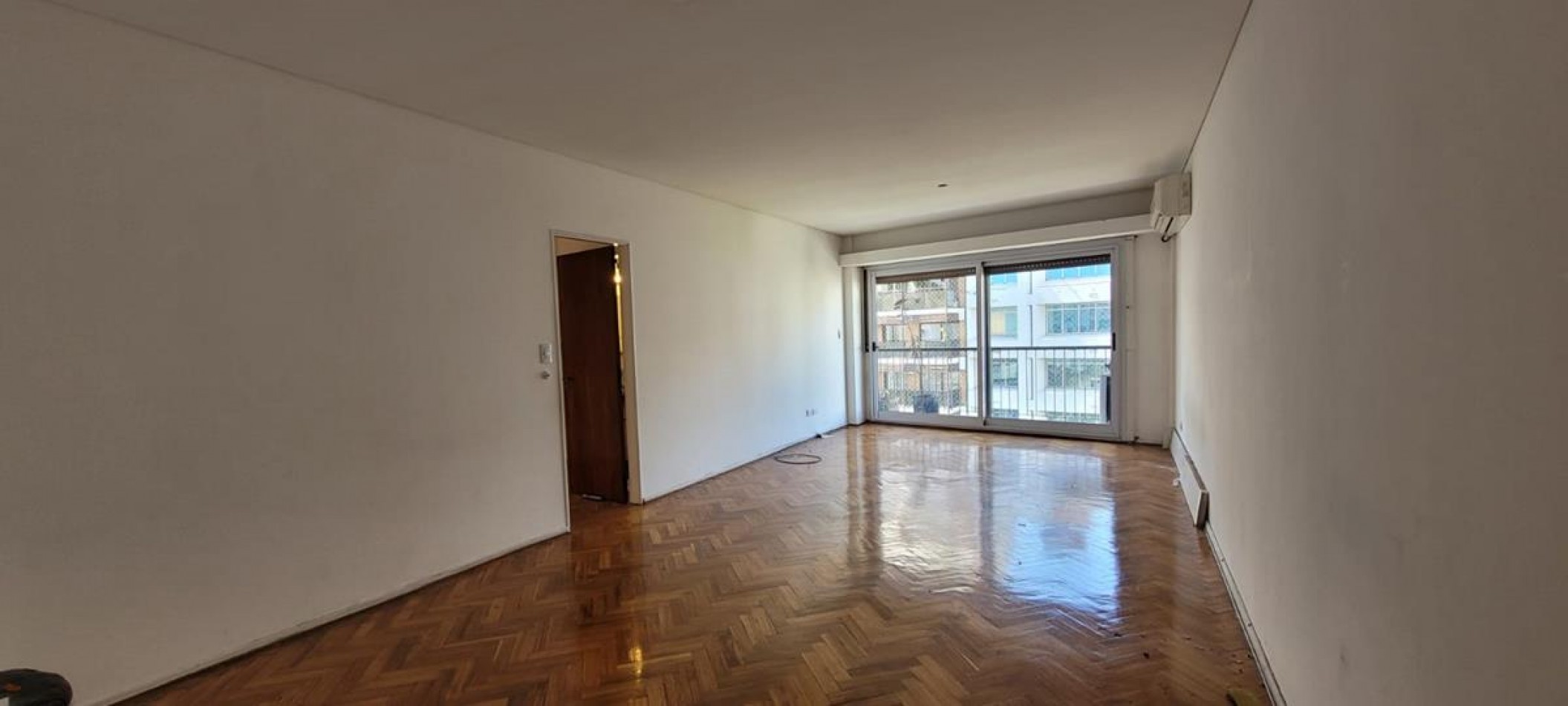 Palermo 4 ambientes frente, con dependencias. Balcon. Excelente ubicacion. Muy luminoso 