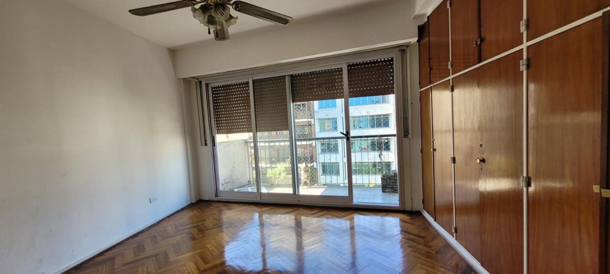 Palermo 4 ambientes frente, con dependencias. Balcon. Excelente ubicacion. Muy luminoso 