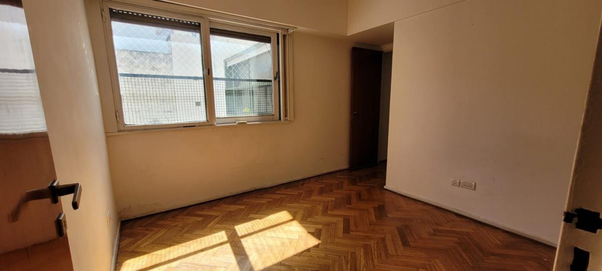 Palermo 4 ambientes frente, con dependencias. Balcon. Excelente ubicacion. Muy luminoso 