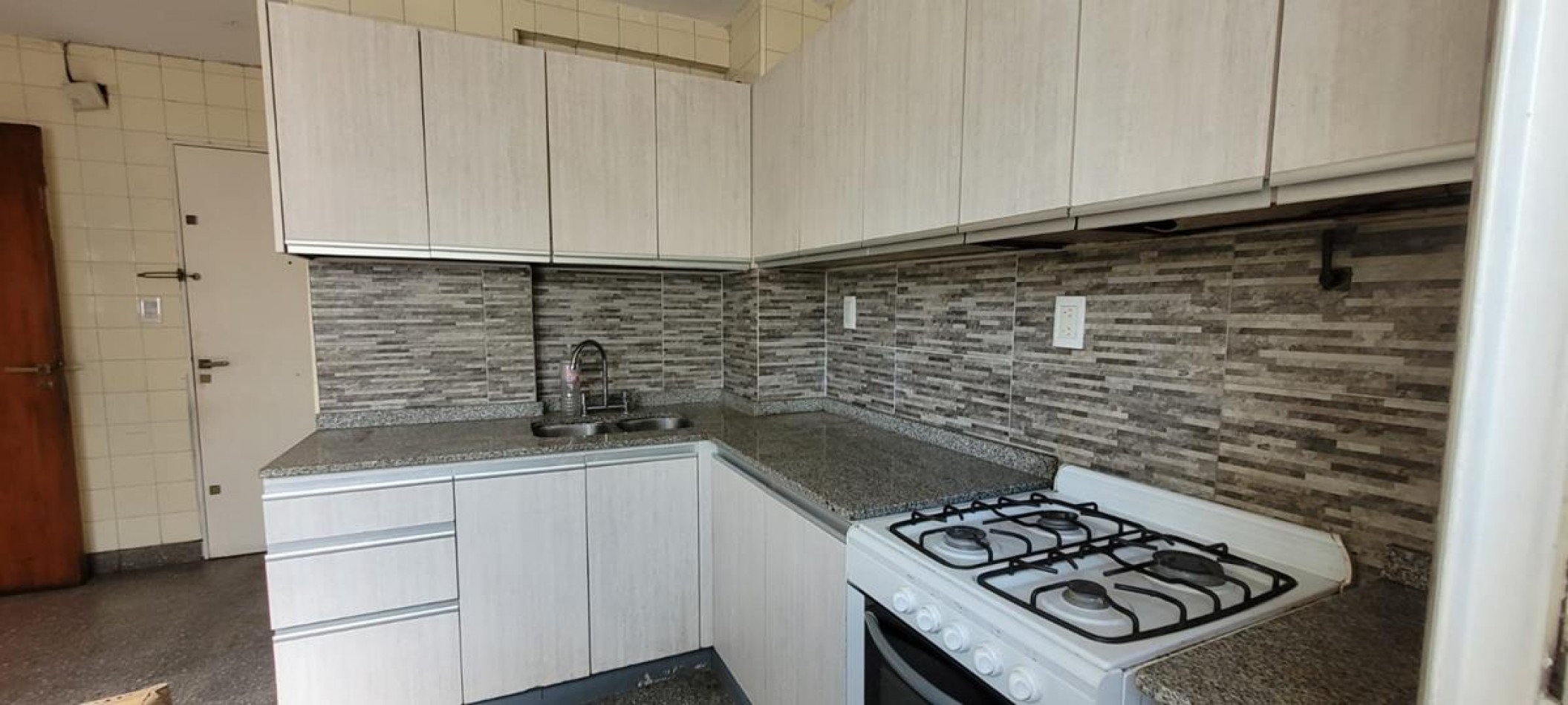 Palermo 4 ambientes frente, con dependencias. Balcon. Excelente ubicacion. Muy luminoso 