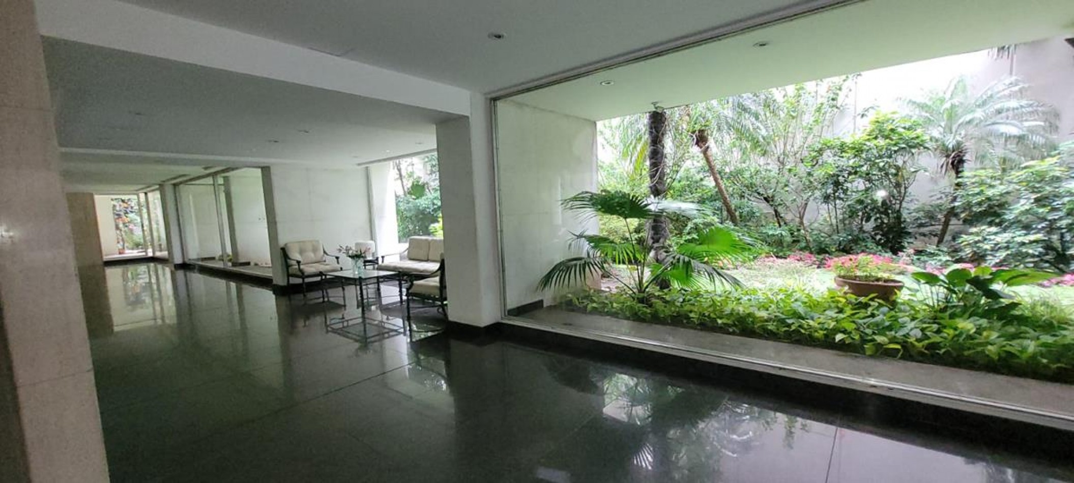 Palermo 4 Ambientes, contrafrente, dependencia de servicio,  con balcon corrido. Cochera fija. EXCELENTE. Muy buena ubicacion a mts Av. Santa Fe. Zona Jardin Botanico. MUY LUMINOSO