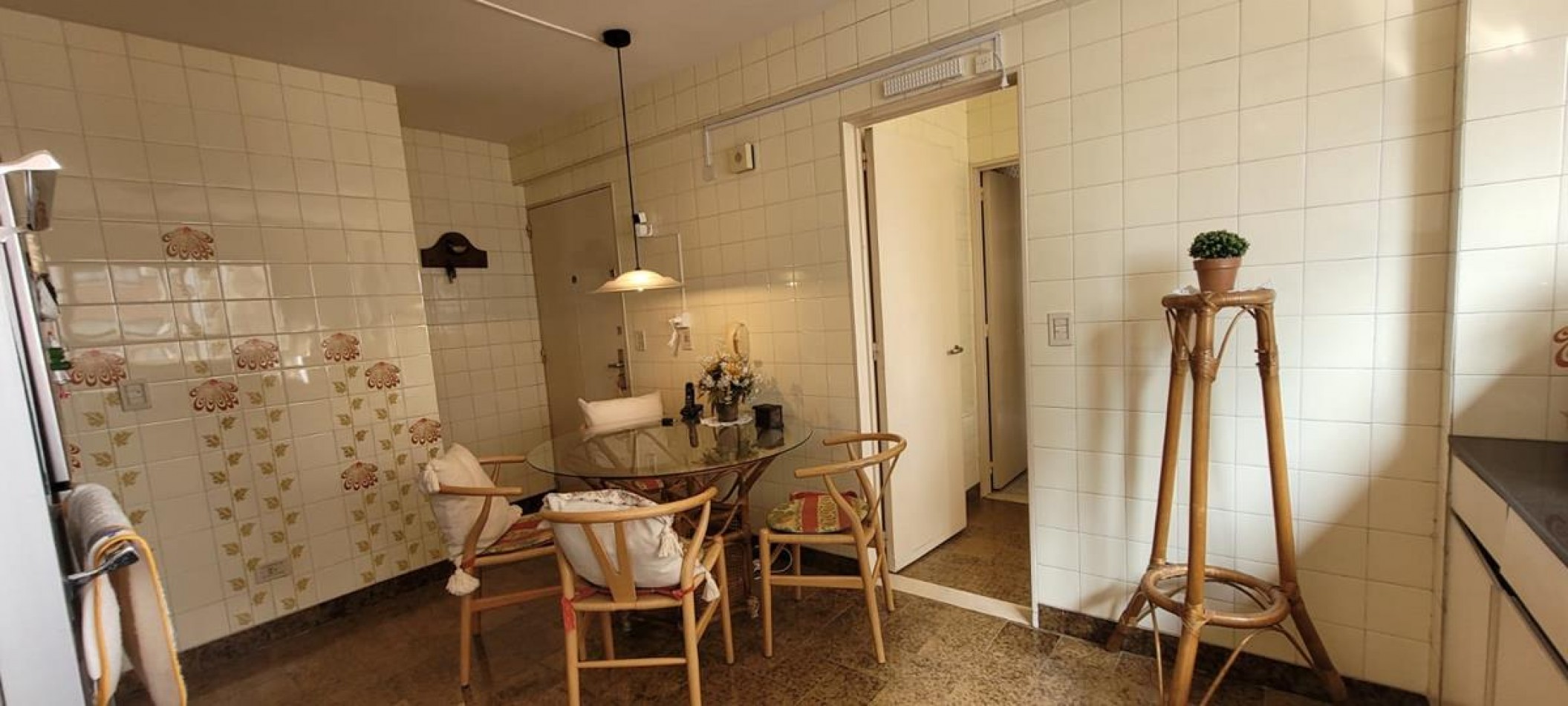 Palermo 4 Ambientes, contrafrente, dependencia de servicio,  con balcon corrido. Cochera fija. EXCELENTE. Muy buena ubicacion a mts Av. Santa Fe. Zona Jardin Botanico. MUY LUMINOSO