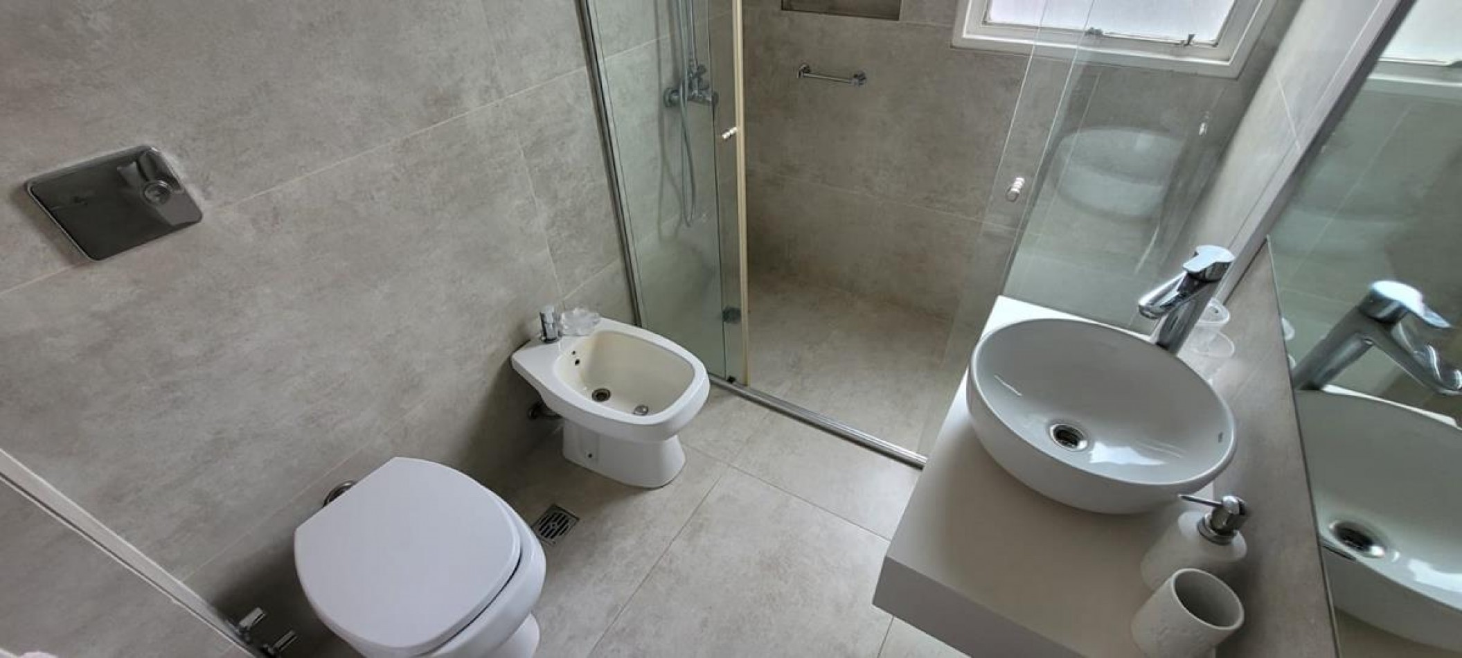 Palermo 4 Ambientes, contrafrente, dependencia de servicio,  con balcon corrido. Cochera fija. EXCELENTE. Muy buena ubicacion a mts Av. Santa Fe. Zona Jardin Botanico. MUY LUMINOSO