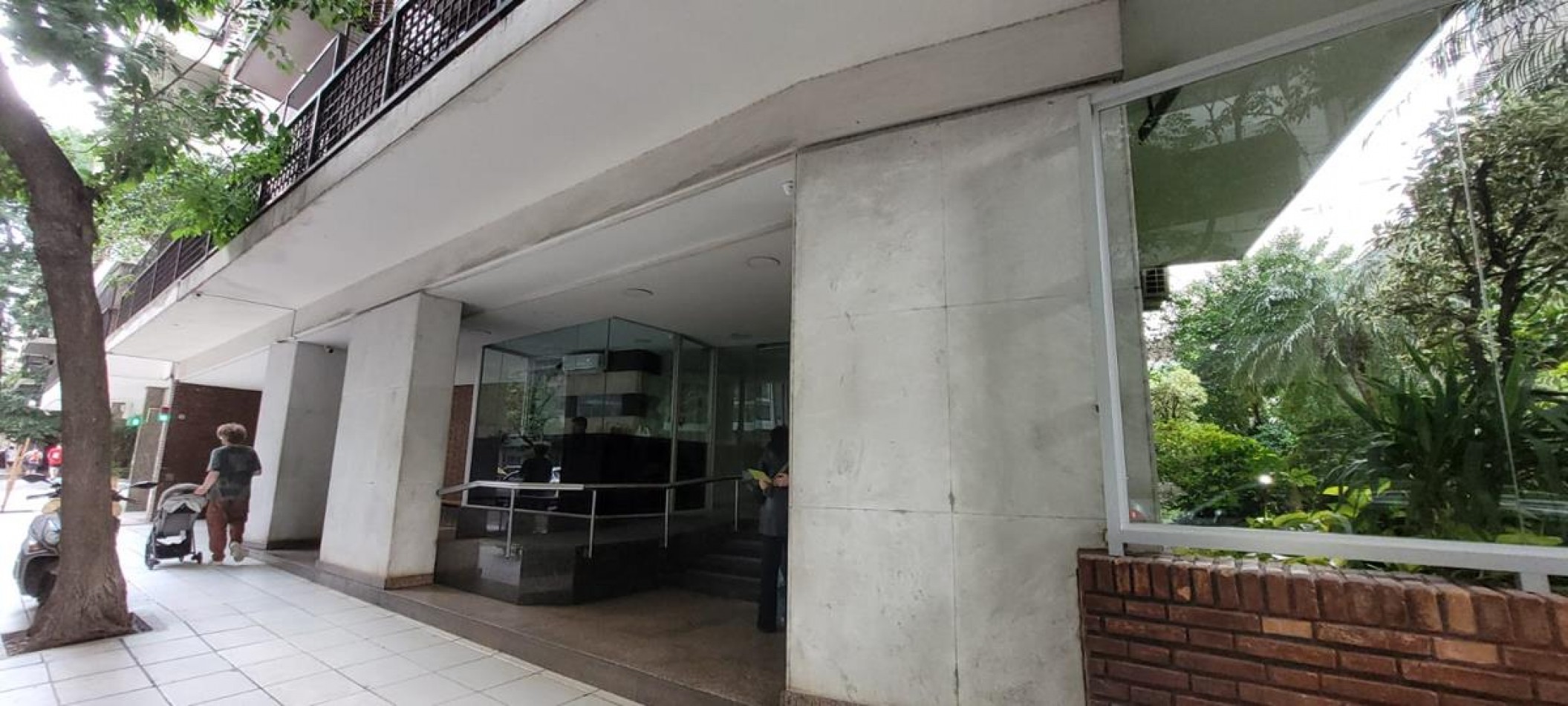 Palermo 4 Ambientes, contrafrente, dependencia de servicio,  con balcon corrido. Cochera fija. EXCELENTE. Muy buena ubicacion a mts Av. Santa Fe. Zona Jardin Botanico. MUY LUMINOSO