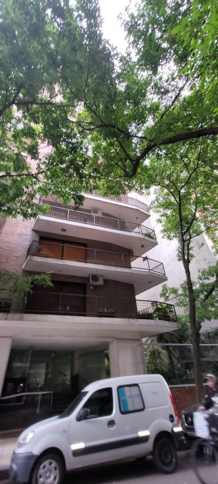 Palermo 4 Ambientes, contrafrente, dependencia de servicio,  con balcon corrido. Cochera fija. EXCELENTE. Muy buena ubicacion a mts Av. Santa Fe. Zona Jardin Botanico. MUY LUMINOSO