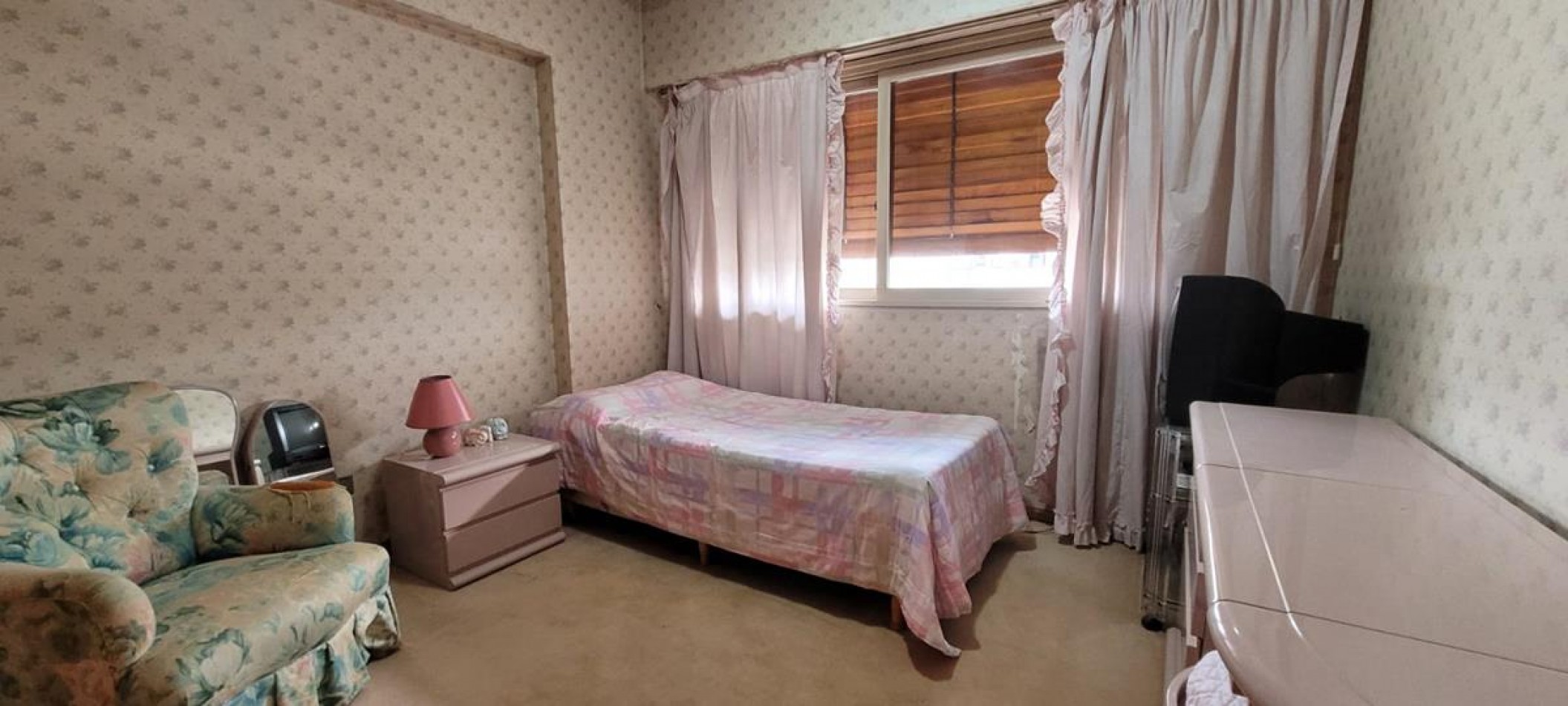 Palermo 4 Ambientes, contrafrente, dependencia de servicio,  con balcon corrido. Cochera fija. EXCELENTE. Muy buena ubicacion a mts Av. Santa Fe. Zona Jardin Botanico. MUY LUMINOSO