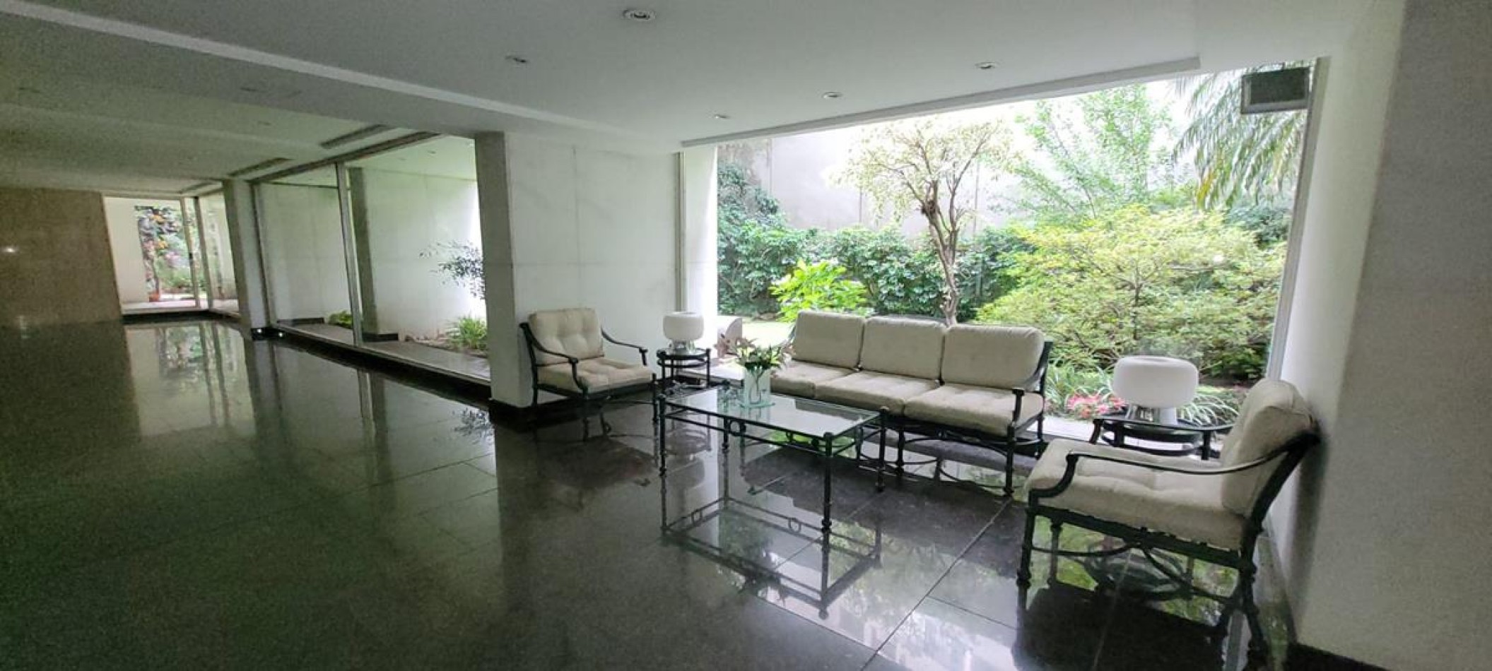 Palermo 4 Ambientes, contrafrente, dependencia de servicio,  con balcon corrido. Cochera fija. EXCELENTE. Muy buena ubicacion a mts Av. Santa Fe. Zona Jardin Botanico. MUY LUMINOSO