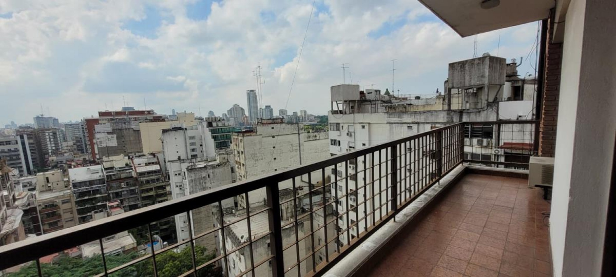 Palermo 4 Ambientes, contrafrente, dependencia de servicio,  con balcon corrido. Cochera fija. EXCELENTE. Muy buena ubicacion a mts Av. Santa Fe. Zona Jardin Botanico. MUY LUMINOSO