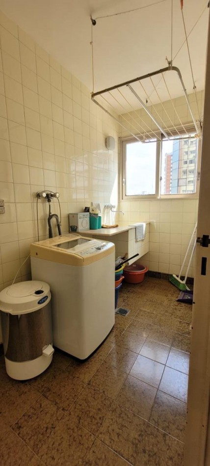 Palermo 4 Ambientes, contrafrente, dependencia de servicio,  con balcon corrido. Cochera fija. EXCELENTE. Muy buena ubicacion a mts Av. Santa Fe. Zona Jardin Botanico. MUY LUMINOSO