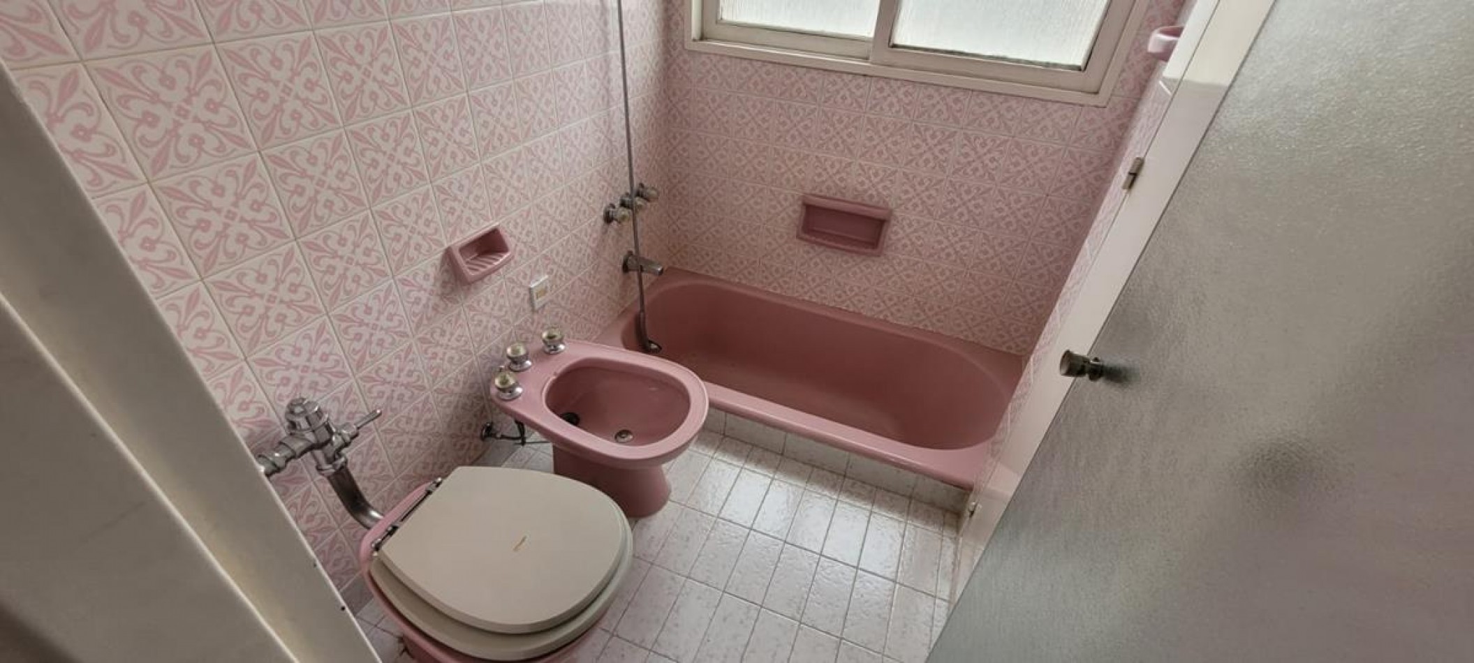 Palermo 4 Ambientes, contrafrente, dependencia de servicio,  con balcon corrido. Cochera fija. EXCELENTE. Muy buena ubicacion a mts Av. Santa Fe. Zona Jardin Botanico. MUY LUMINOSO