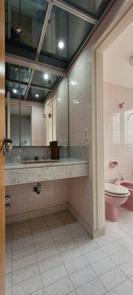 Palermo 4 Ambientes, contrafrente, dependencia de servicio,  con balcon corrido. Cochera fija. EXCELENTE. Muy buena ubicacion a mts Av. Santa Fe. Zona Jardin Botanico. MUY LUMINOSO