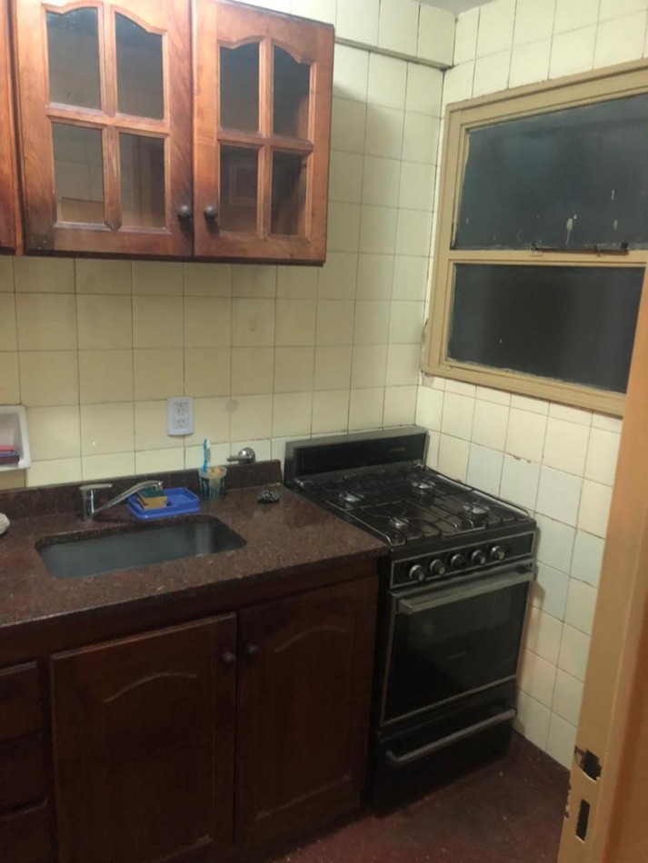 San Telmo, 2 Ambientes , muy luminoso, con balcon. Cerca linea Subte linea C, zona facultades UAI - UADE