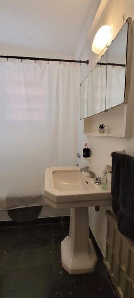 3 Ambientes, interno. LUMINOSO. EXCELENTE ESTADO, Muy buena ubiacion sobre Av. Scalabrini Ortiz, a 1 cuadra Av. Santa Fe