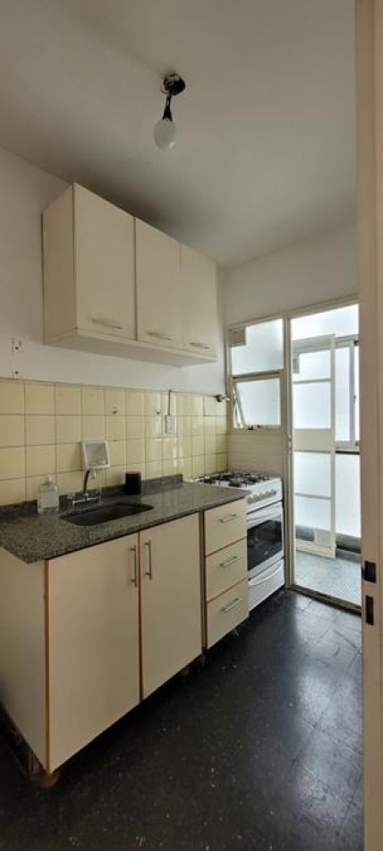 Palermo, 2 Ambientes FRENTE con balcon. MUY LUMINOSO. Muy buena ubicacion a 1 cuadra Av. Santa Fe , jardin Botanico 