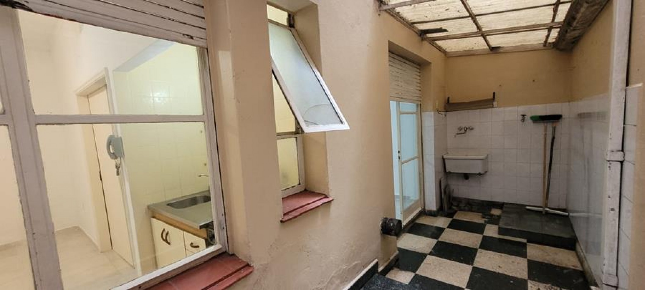 Palermo, 2 Ambientes, interno con Patio. Muy buena ubicacion sobre Av. S. Ortiz zona plaza Guadalupe