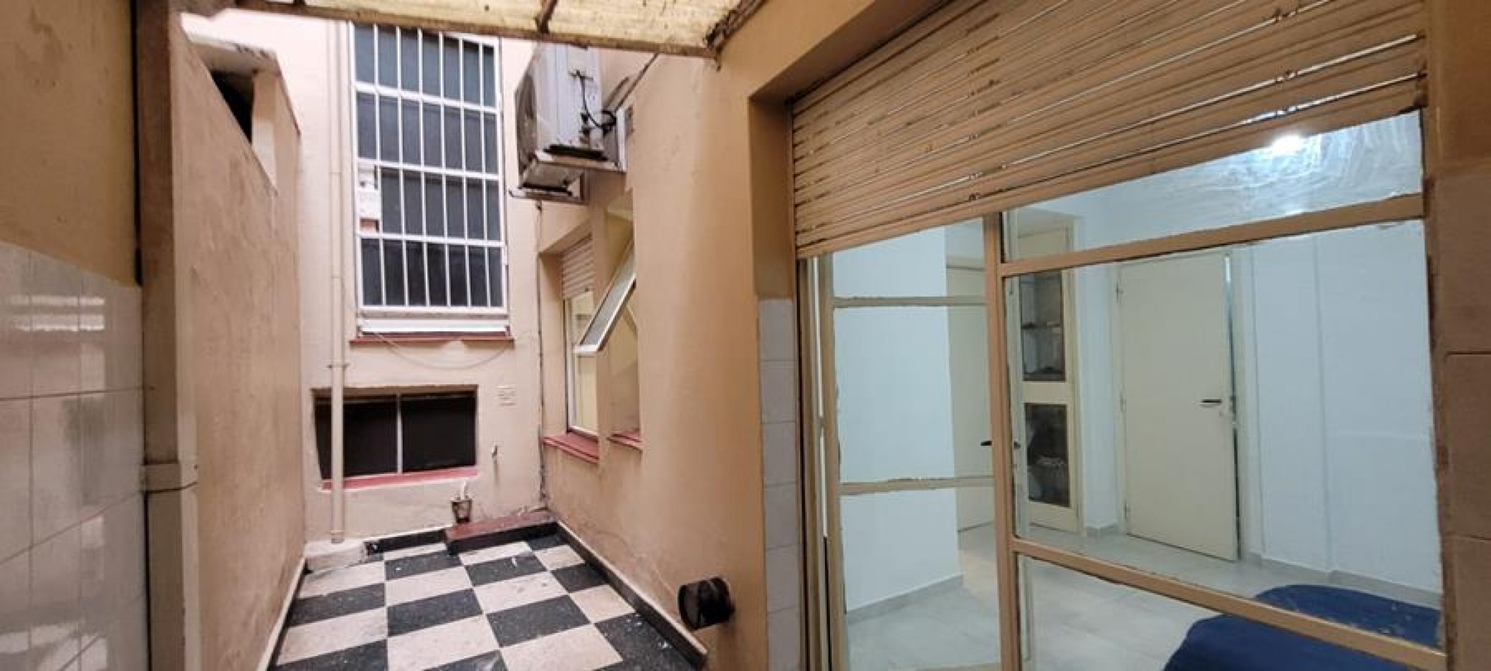 Palermo, 2 Ambientes, interno con Patio. Muy buena ubicacion sobre Av. S. Ortiz zona plaza Guadalupe