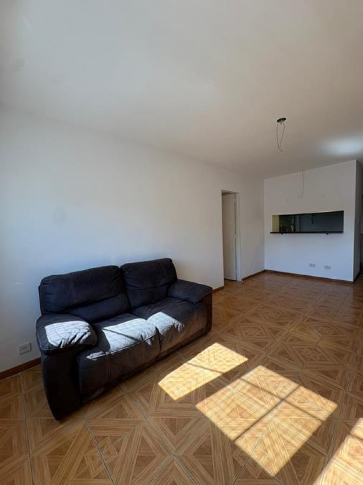 Palermo, 4 Ambientes Cotrafrente. MUY LUMINOSO. Muy buena ubicacion sobre Av. S. Ortiz, a 1 cuadra plaza Armenia