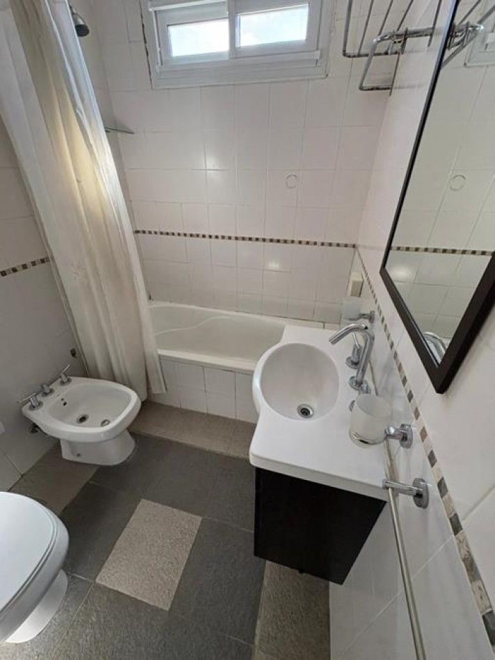 Palermo, 4 Ambientes Cotrafrente. MUY LUMINOSO. Muy buena ubicacion sobre Av. S. Ortiz, a 1 cuadra plaza Armenia