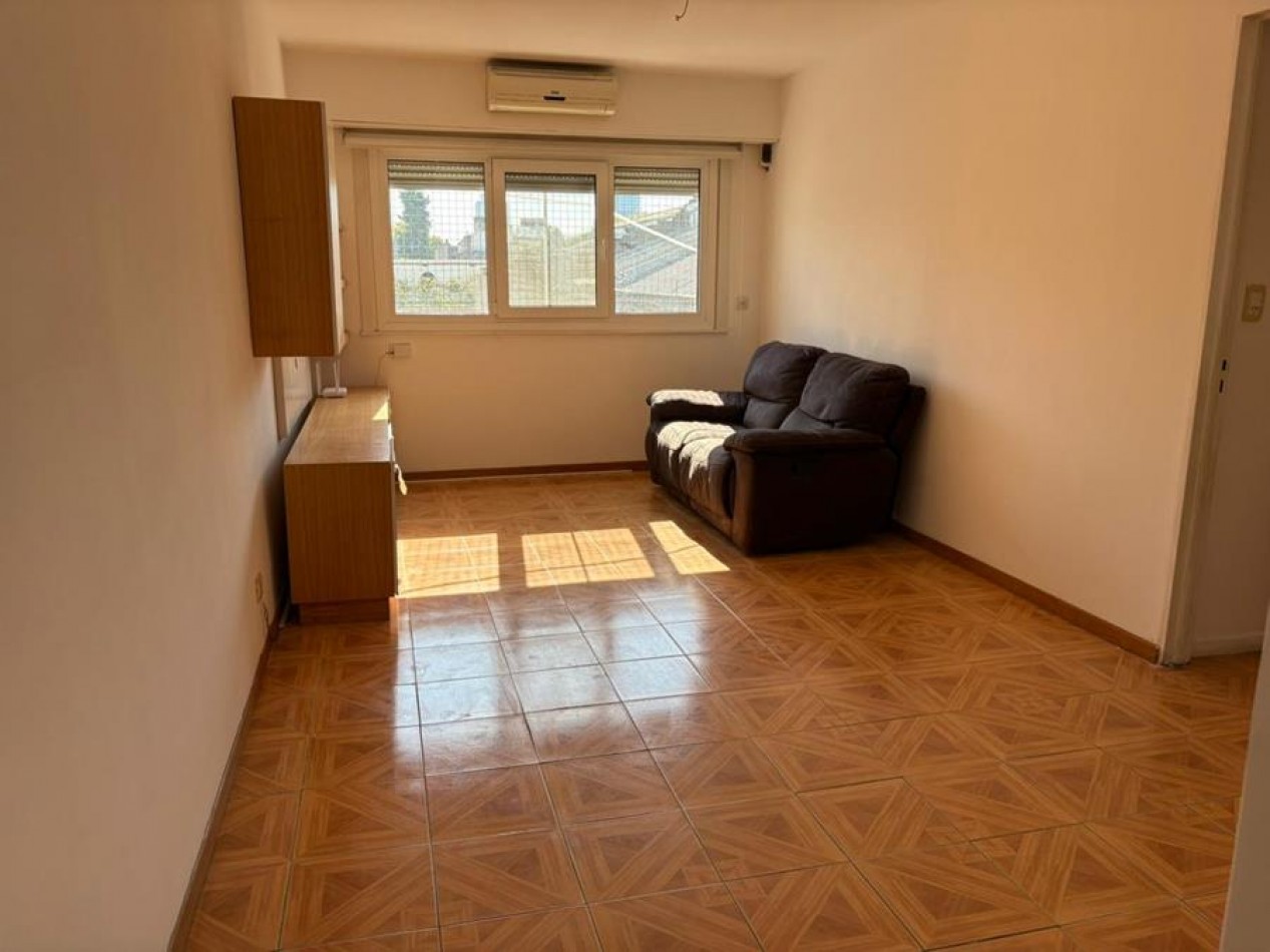 Palermo, 4 Ambientes Cotrafrente. MUY LUMINOSO. Muy buena ubicacion sobre Av. S. Ortiz, a 1 cuadra plaza Armenia