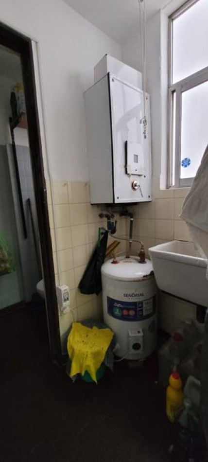 Palermo 3 Ambientes con dependencia servicio, contrafrente. LUMINOSO. Muy buena ubicacion sobre Av. S Fe esquina Av. S. Ortiz. APTO PROFESIONAL