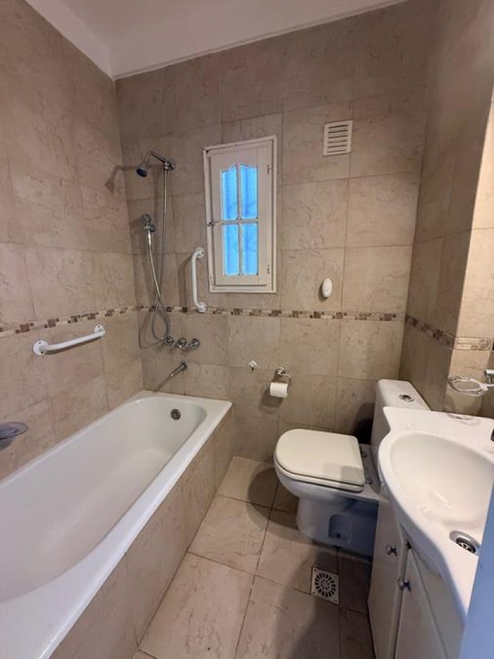 Palermo, 3 Ambientes al FRENTE. con balcon. Muy buena ubicacion Guemes esquina Araoz. MUY LUMINOSO