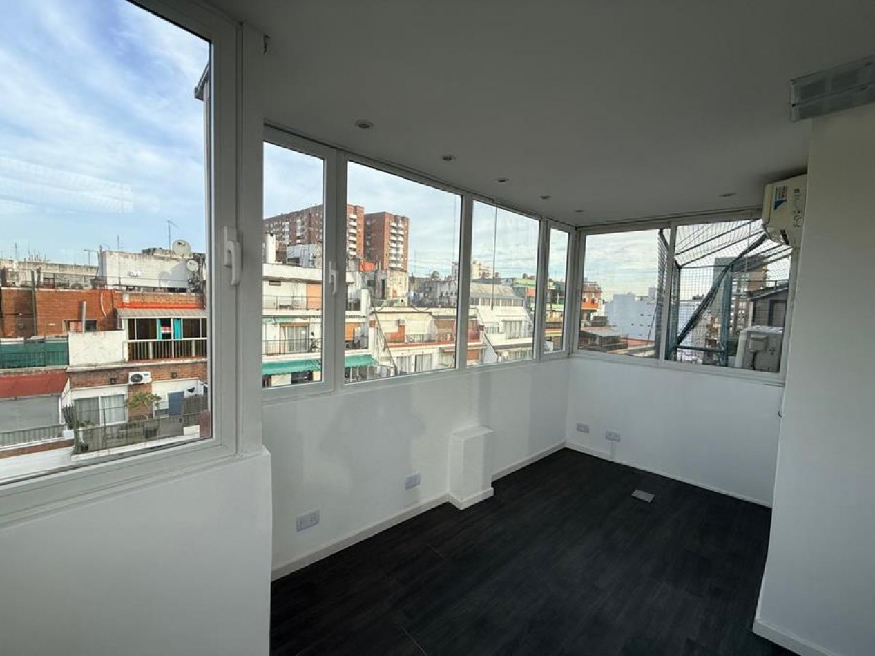 Palermo, 3 Ambientes al FRENTE. con balcon. Muy buena ubicacion Guemes esquina Araoz. MUY LUMINOSO