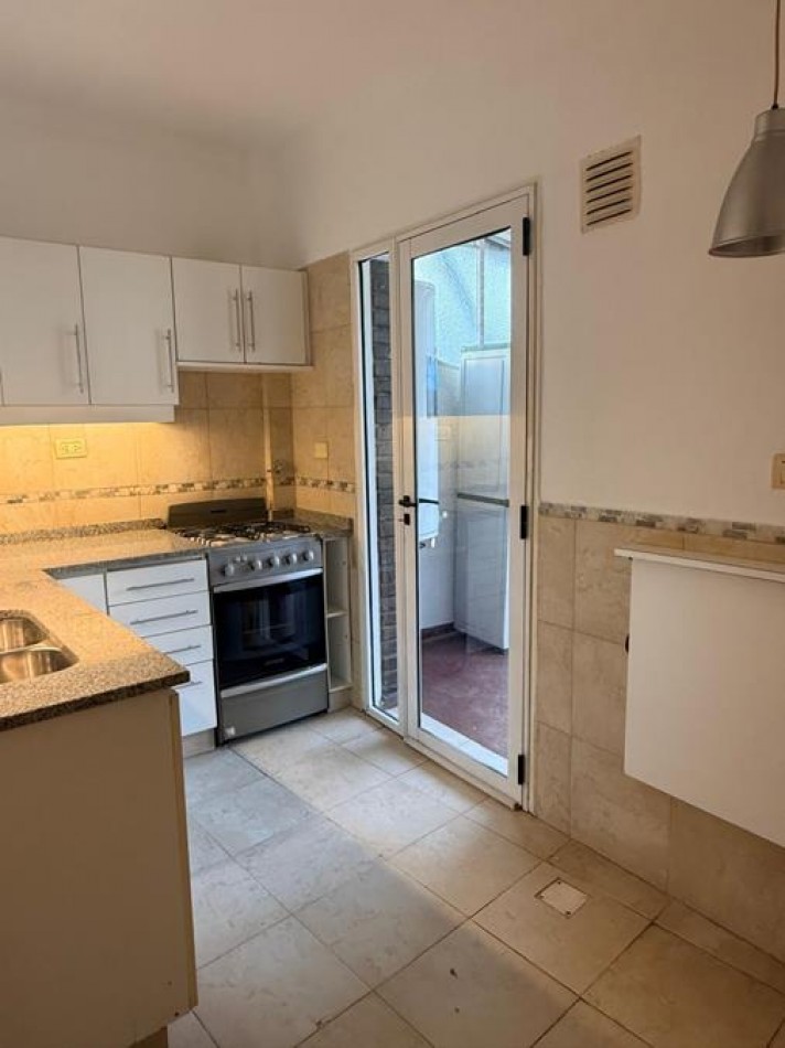 Palermo, 3 Ambientes al FRENTE. con balcon. Muy buena ubicacion Guemes esquina Araoz. MUY LUMINOSO