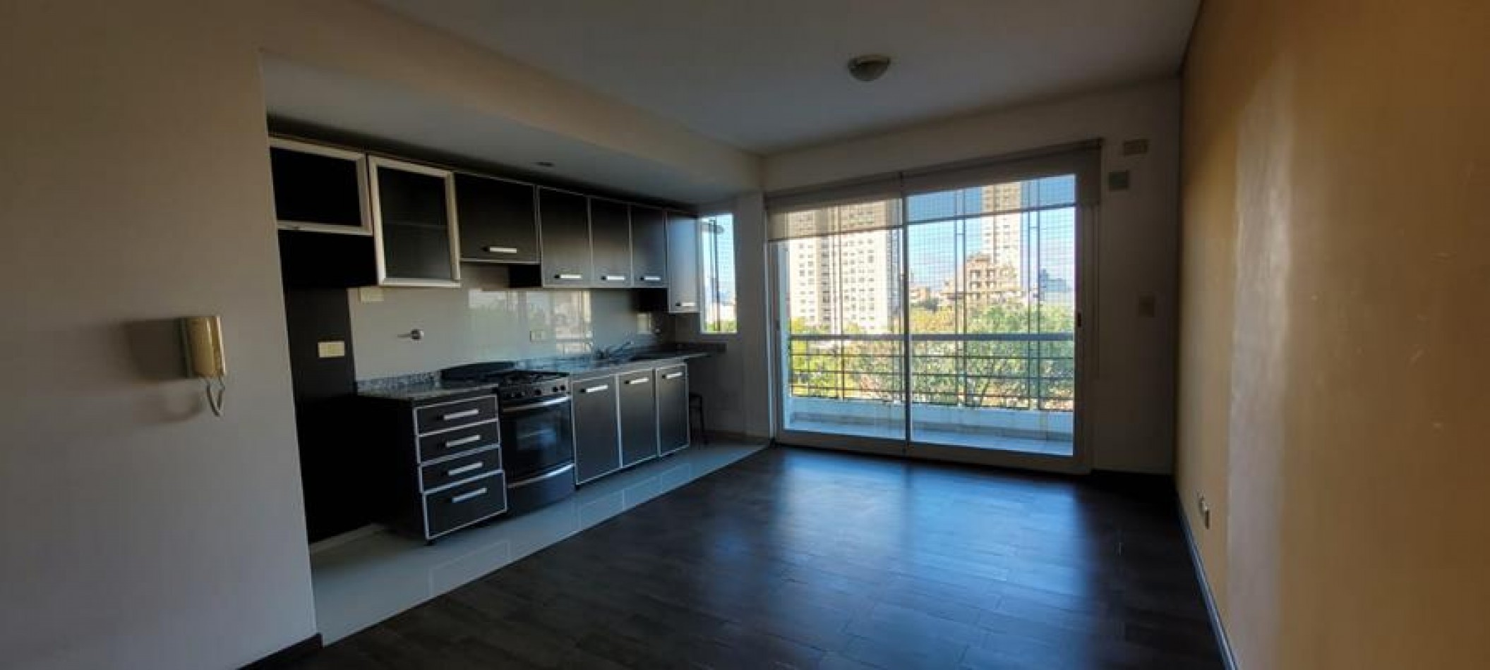 Colegiales, 2 Ambientes. FRENTE con balcon. MUY LUMINOSO. Excelente ubicacion frente a espacio verde Parque Ferroviario Colegiales 