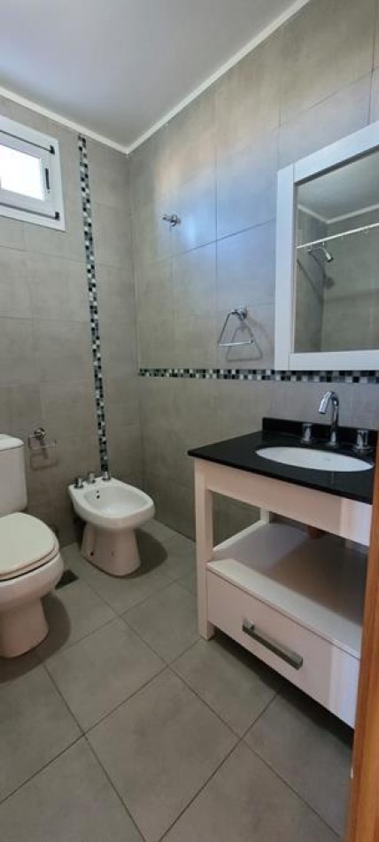 Colegiales, 2 Ambientes. FRENTE con balcon. MUY LUMINOSO. Excelente ubicacion frente a espacio verde Parque Ferroviario Colegiales 