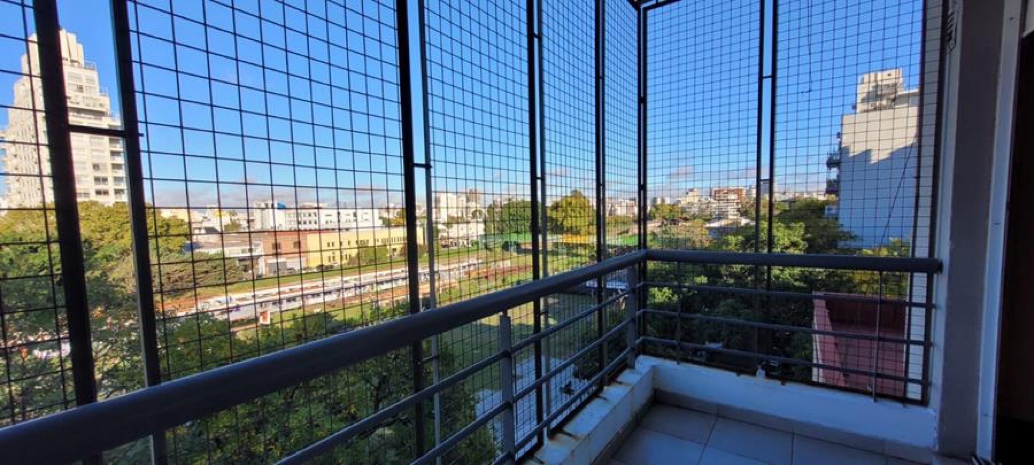 Colegiales, 2 Ambientes. FRENTE con balcon. MUY LUMINOSO. Excelente ubicacion frente a espacio verde Parque Ferroviario Colegiales 